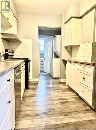 1 Bloomfield Avenue, St. Catharines, ON - Indoor Photo Showing Kitchen