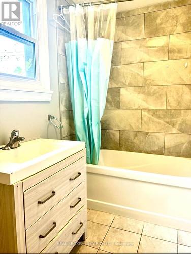 1 Bloomfield Avenue, St. Catharines, ON - Indoor Photo Showing Bathroom