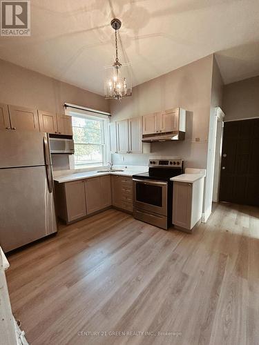 633 Hamilton Road, London, ON - Indoor Photo Showing Kitchen With Double Sink