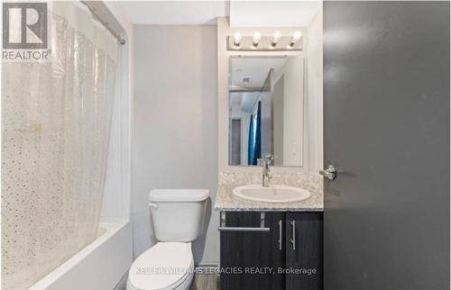 401 - 275 Larch Street, Waterloo, ON - Indoor Photo Showing Bathroom