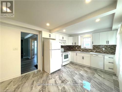 57 Ridgeway Road, Fort Erie (337 - Crystal Beach), ON - Indoor Photo Showing Kitchen