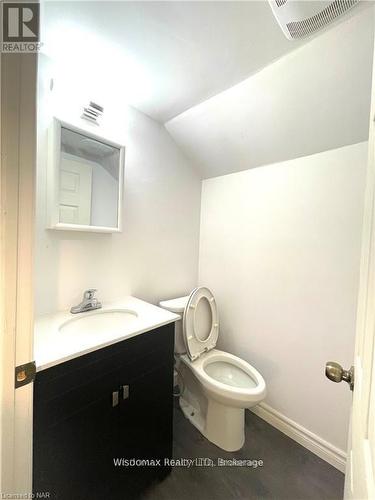 57 Ridgeway Road, Fort Erie (337 - Crystal Beach), ON - Indoor Photo Showing Bathroom