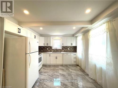 57 Ridgeway Road, Fort Erie (337 - Crystal Beach), ON - Indoor Photo Showing Kitchen