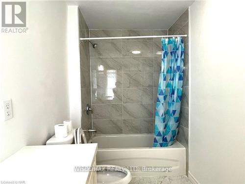 57 Ridgeway Road, Fort Erie (337 - Crystal Beach), ON - Indoor Photo Showing Bathroom