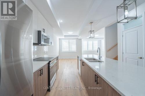 317 Mullighan Gardens, Smith-Ennismore-Lakefield, ON - Indoor Photo Showing Kitchen With Double Sink With Upgraded Kitchen