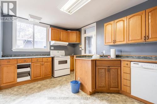 4207-13 Drummond Road, Niagara Falls (212 - Morrison), ON - Indoor Photo Showing Kitchen