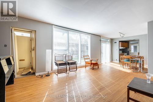 4207-13 Drummond Road, Niagara Falls (212 - Morrison), ON - Indoor Photo Showing Living Room