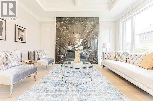 25 Madison Avenue, Richmond Hill, ON - Indoor Photo Showing Living Room