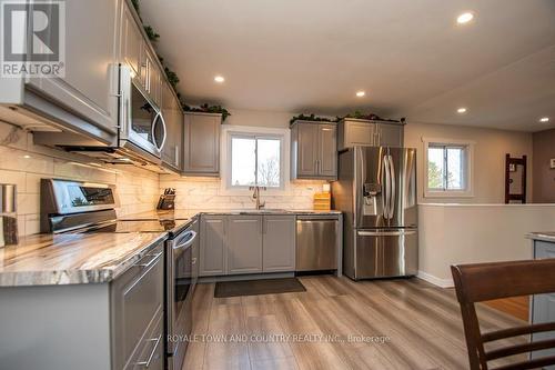 9 Deane Street N, Kawartha Lakes (Omemee), ON - Indoor Photo Showing Kitchen With Upgraded Kitchen