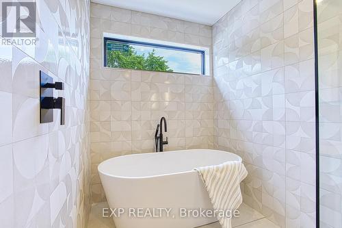 11 Nelles Road N, Grimsby, ON - Indoor Photo Showing Bathroom