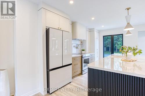 11 Nelles Road N, Grimsby, ON - Indoor Photo Showing Kitchen