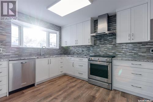 6 Macdonald Crescent, Saskatoon, SK - Indoor Photo Showing Kitchen With Upgraded Kitchen