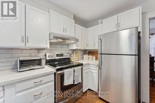 Lower - 403 Masson Street, Oshawa (O'Neill), ON - Indoor Photo Showing Kitchen