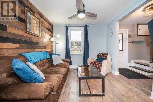 241 Forced Road, Pembroke, ON - Indoor Photo Showing Living Room