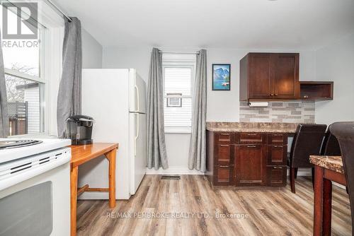 241 Forced Road, Pembroke, ON - Indoor Photo Showing Kitchen