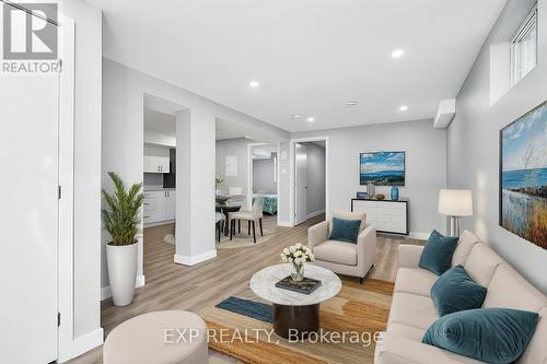 22 Whitehill Avenue, Ottawa, ON - Indoor Photo Showing Living Room