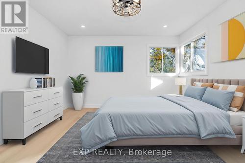 22 Whitehill Avenue, Ottawa, ON - Indoor Photo Showing Bedroom