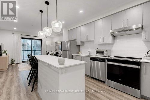 812 - 15 Queen Street E, Hamilton, ON - Indoor Photo Showing Kitchen With Stainless Steel Kitchen With Upgraded Kitchen