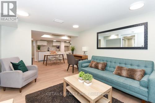 1782 Forman Avenue, Ottawa, ON - Indoor Photo Showing Living Room