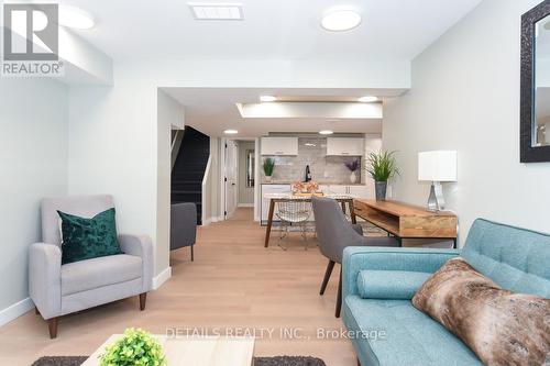 1782 Forman Avenue, Ottawa, ON - Indoor Photo Showing Living Room