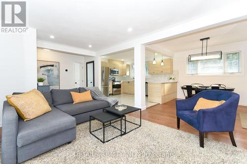 1782 Forman Avenue, Ottawa, ON - Indoor Photo Showing Living Room