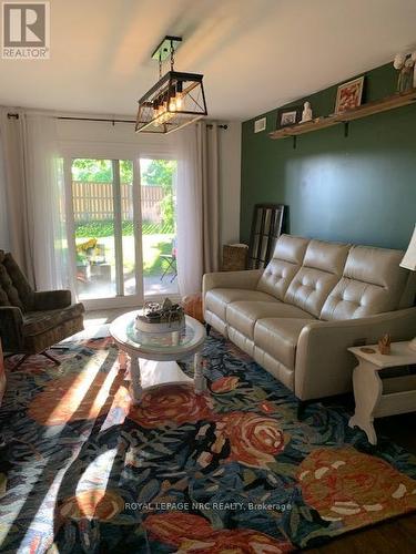 106 - 189 Dorchester Boulevard, St. Catharines (444 - Carlton/Bunting), ON - Indoor Photo Showing Living Room