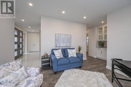 177 Middleton Avenue, London, ON - Indoor Photo Showing Living Room