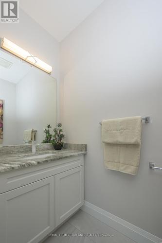 177 Middleton Avenue, London, ON - Indoor Photo Showing Bathroom