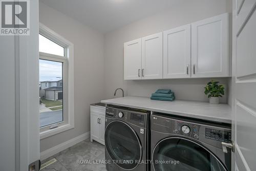 177 Middleton Avenue, London, ON - Indoor Photo Showing Laundry Room