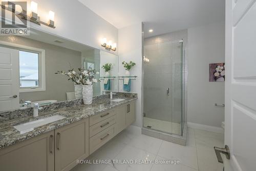 177 Middleton Avenue, London, ON - Indoor Photo Showing Bathroom