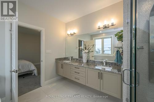 177 Middleton Avenue, London, ON - Indoor Photo Showing Bathroom