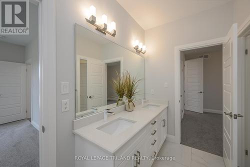 177 Middleton Avenue, London, ON - Indoor Photo Showing Bathroom