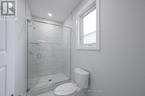 177 Middleton Avenue, London, ON - Indoor Photo Showing Bathroom