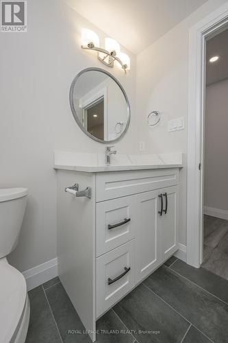 177 Middleton Avenue, London, ON - Indoor Photo Showing Bathroom