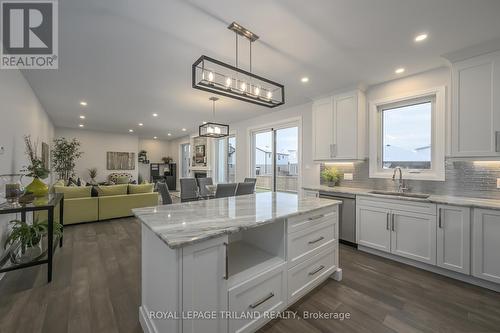 177 Middleton Avenue, London, ON - Indoor Photo Showing Kitchen With Upgraded Kitchen