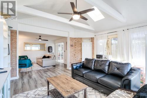 47 Butterfield Crescent, Whitby, ON - Indoor Photo Showing Living Room