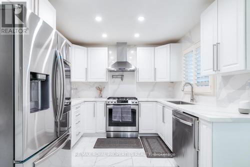 47 Butterfield Crescent, Whitby, ON - Indoor Photo Showing Kitchen With Stainless Steel Kitchen With Upgraded Kitchen