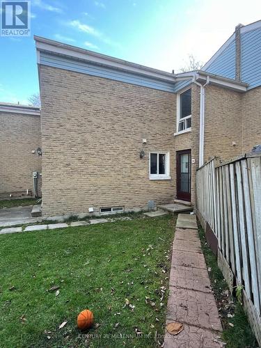 60 - 33 Burns Drive, Guelph, ON - Outdoor