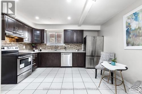 60 Braidwood Lake Road, Brampton, ON - Indoor Photo Showing Kitchen With Upgraded Kitchen