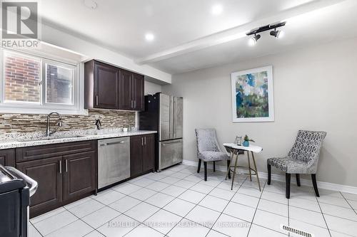 60 Braidwood Lake Road, Brampton, ON - Indoor Photo Showing Kitchen