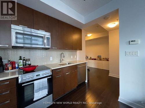 3909 - 295 Adelaide Street W, Toronto, ON - Indoor Photo Showing Kitchen With Upgraded Kitchen