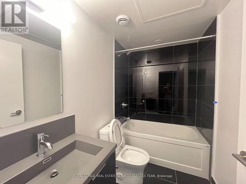 1337 - 230 Simcoe Street, Toronto, ON - Indoor Photo Showing Bathroom