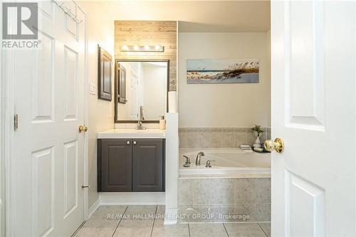 216 Claridge Drive, Ottawa, ON - Indoor Photo Showing Bathroom