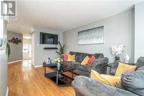 216 Claridge Drive, Ottawa, ON - Indoor Photo Showing Living Room