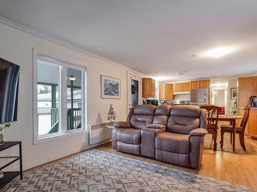 Salon - R6-16000 Rue Wilfrid-Boileau, Montréal (L'Île-Bizard/Sainte-Geneviève), QC - Indoor Photo Showing Living Room