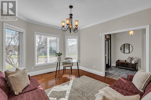 1907 Caprihani Way, Ottawa, ON - Indoor Photo Showing Living Room