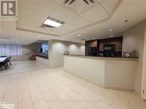 702 - 699 Aberdeen Boulevard, Midland, ON - Indoor Photo Showing Kitchen