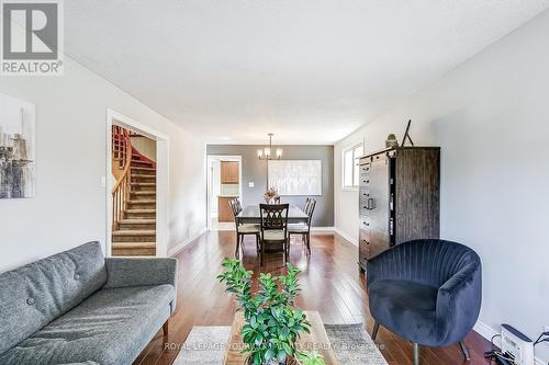 1 Oakmeadow Boulevard, Georgina, ON - Indoor Photo Showing Living Room