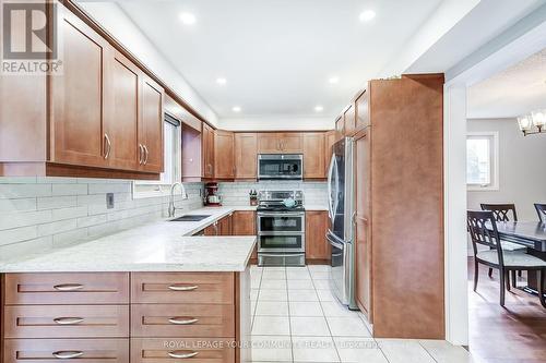 1 Oakmeadow Boulevard, Georgina, ON - Indoor Photo Showing Kitchen