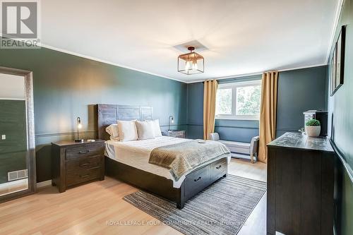 1 Oakmeadow Boulevard, Georgina, ON - Indoor Photo Showing Bedroom